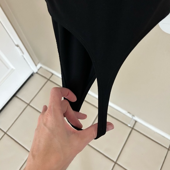 LEITH double V sleeveless thong bodysuit - size Large - Picture 3 of 4